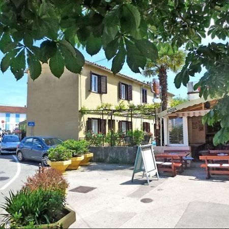 Apartment Ruza Njivice Luaran gambar