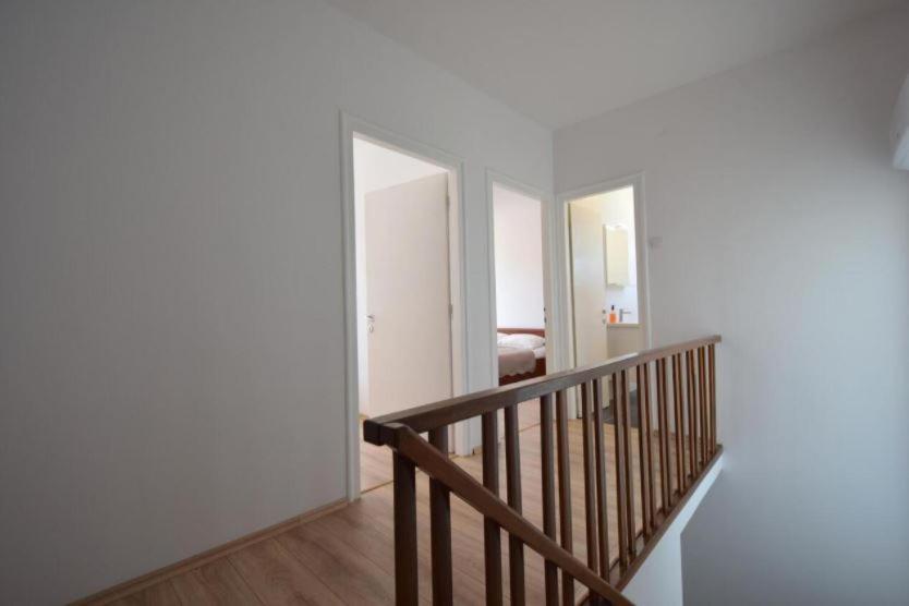 Apartment Ruza Njivice Luaran gambar