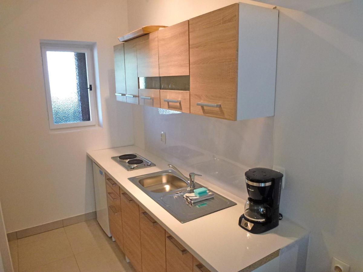 Apartment Ruza Njivice Luaran gambar