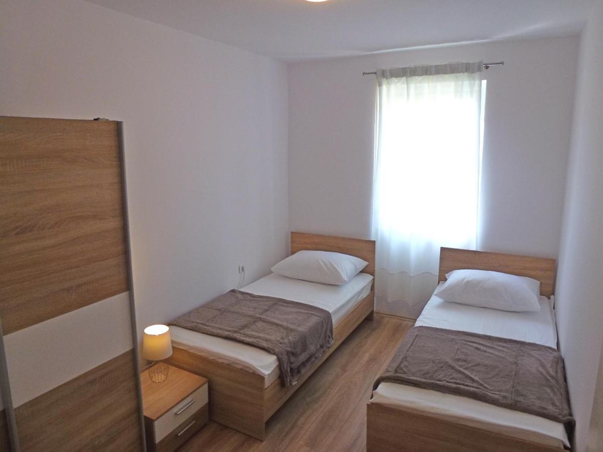 Apartment Ruza Njivice Luaran gambar